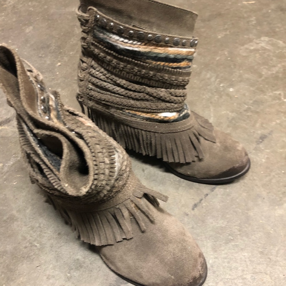 Naughty Monkey size 8 boots